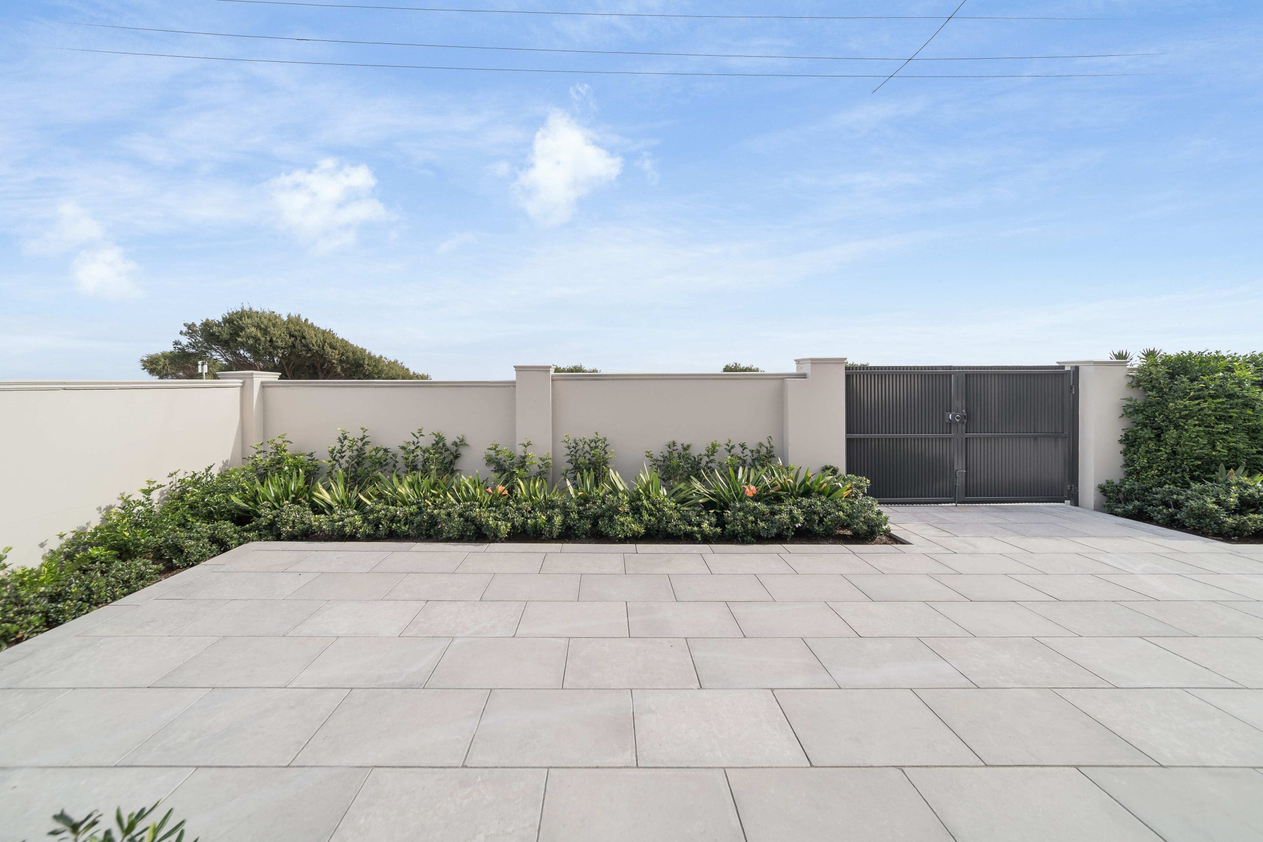 LONDON GREY SANDBLASTED LIMESTONE_RMS TRADERS_NATURAL STONE PAVERS & POOL COPING SUPPLIER MELBOURNE (3)