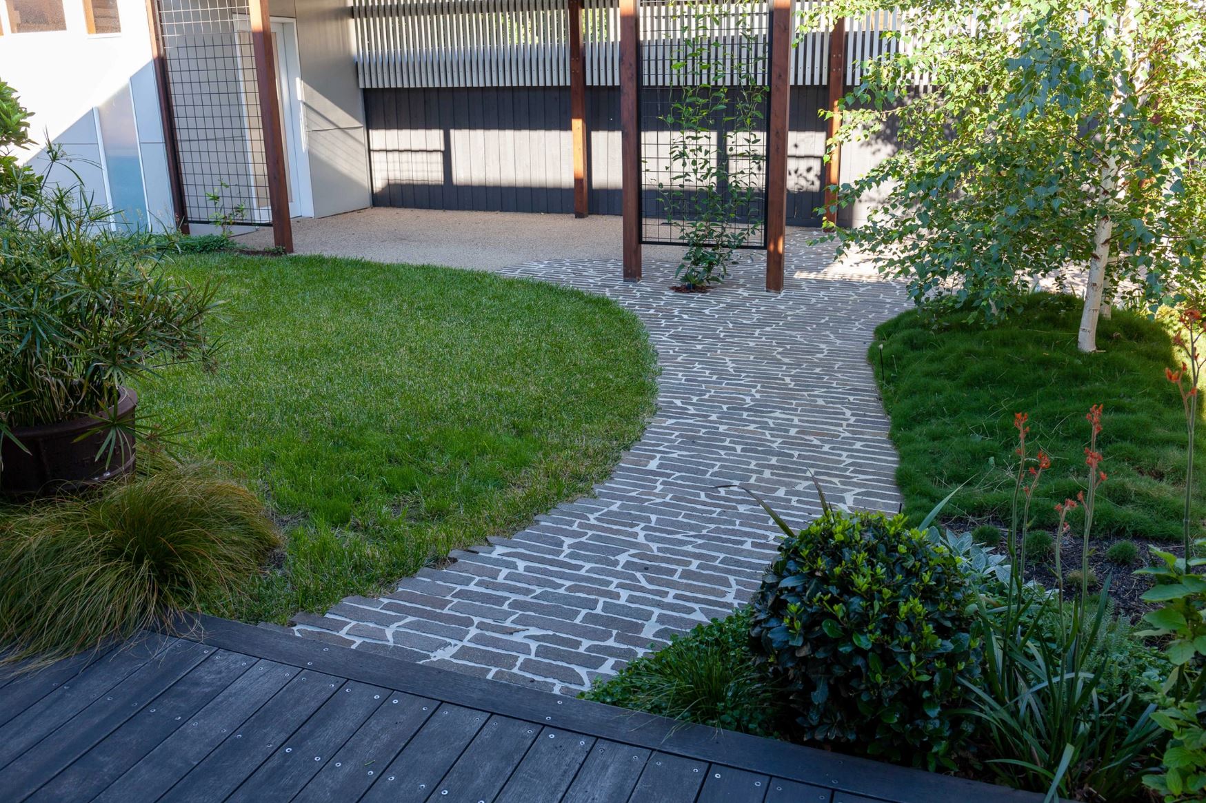 ITALIAN PORPHYRY FILETTI_RMS TRADERS_NATURAL STONE SUPPLIER DRIVEWAYS MELBOURNE (6)
