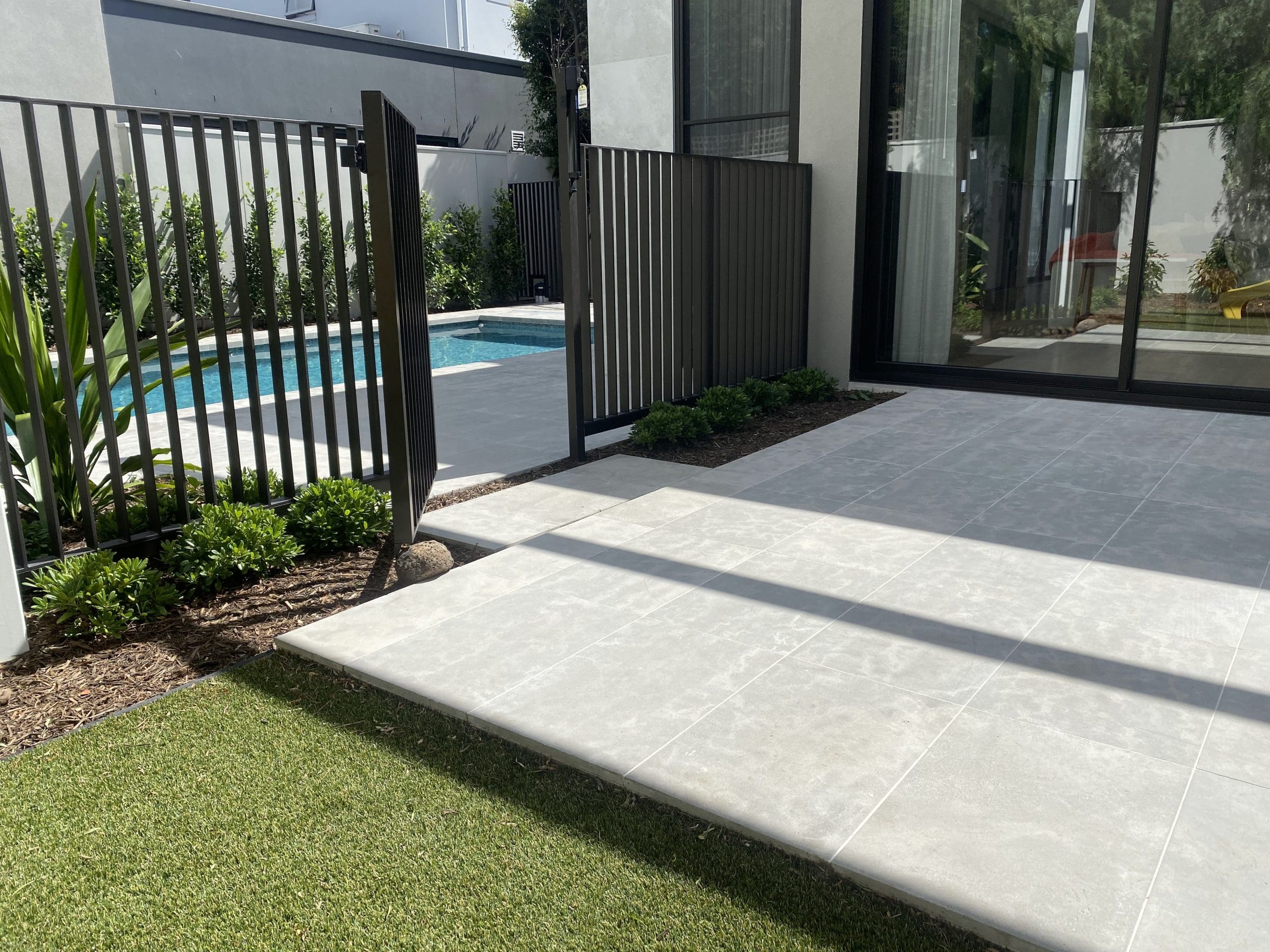 MADDISON BRUSHED & TUMBLED LIMESTONE_RMS TRADERS_NATURAL STONE GREY PAVERS POOL COPING TILES SUPPLIER MELBOURNE (292)0