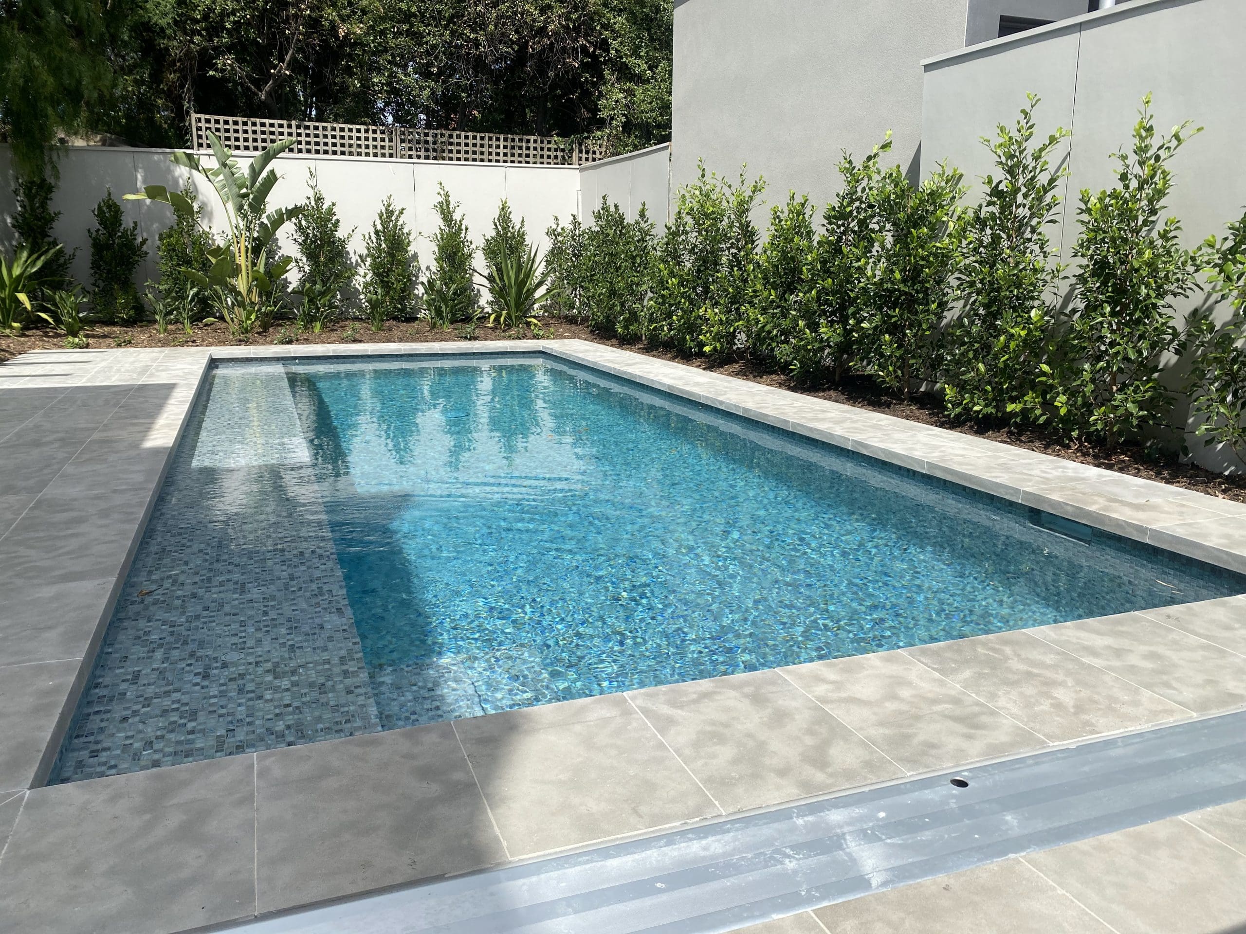 MADDISON BRUSHED & TUMBLED LIMESTONE_RMS TRADERS_NATURAL STONE GREY PAVERS POOL COPING TILES SUPPLIER MELBOURNE (292)14
