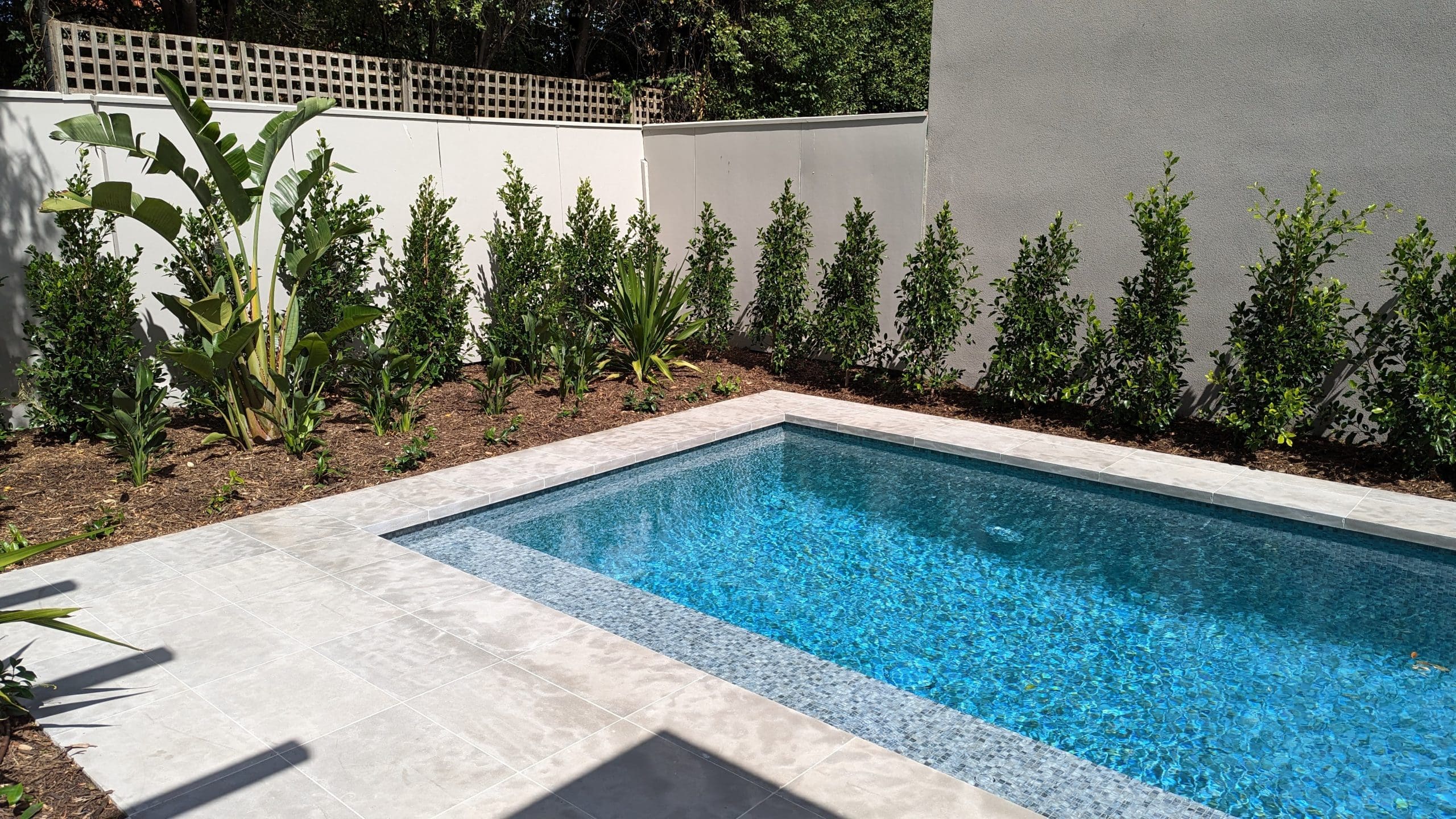 MADDISON BRUSHED & TUMBLED LIMESTONE_RMS TRADERS_NATURAL STONE GREY PAVERS POOL COPING TILES SUPPLIER MELBOURNE (32)