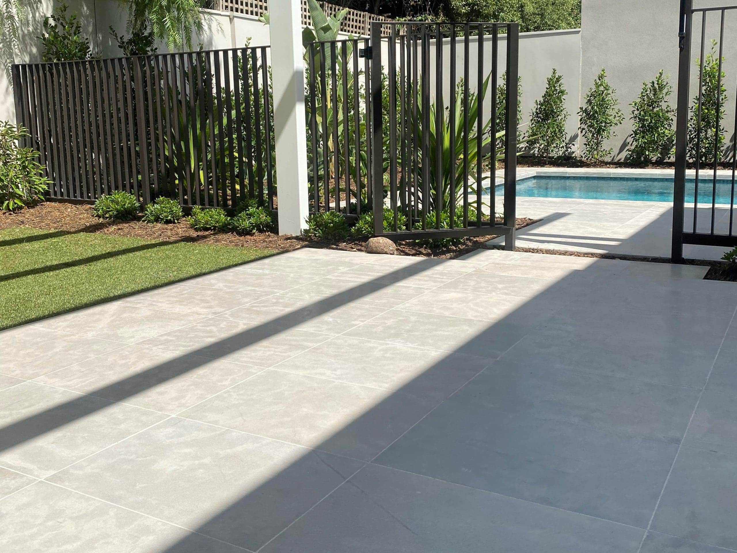 MADDISON BRUSHED & TUMBLED LIMESTONE_RMS TRADERS_NATURAL STONE GREY PAVERS POOL COPING TILES SUPPLIER MELBOURNE (92)