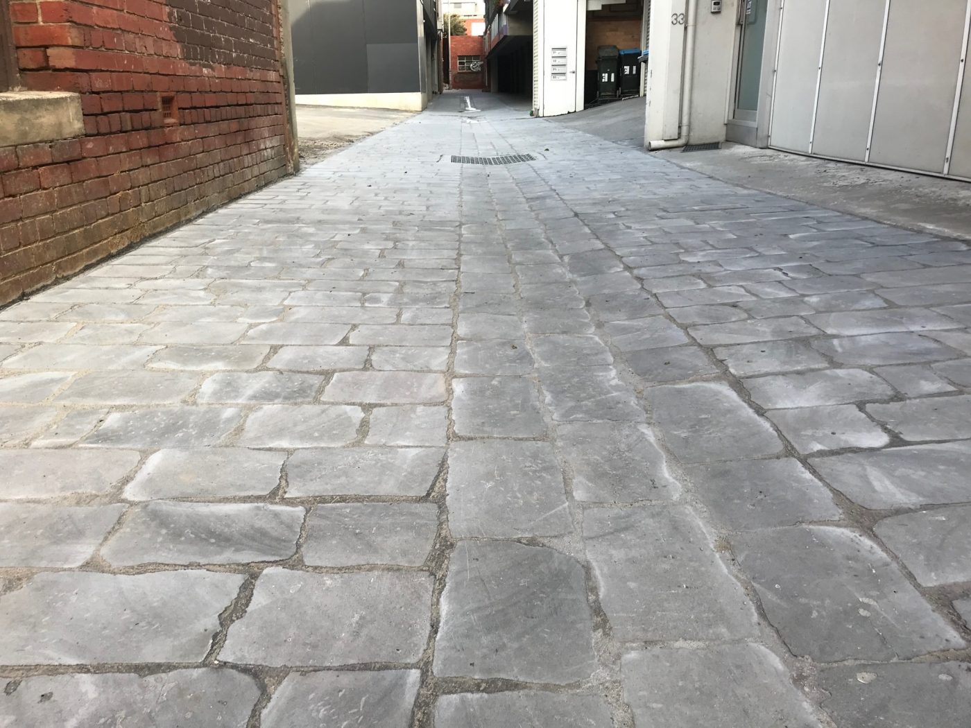 BLUESTONE-SAWN-PITCHER_RMS-TRADERS_NATURAL-STONE-PAVER-SUPPLIER-MELBOURNE-11-scaled