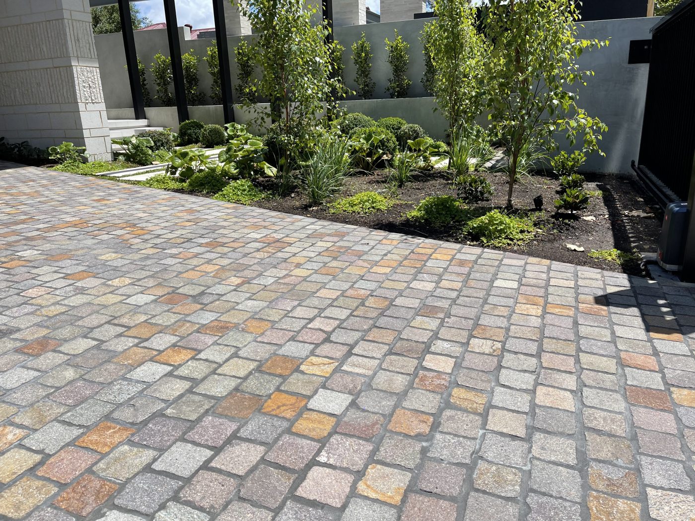 Italian-Porphyry-Cobblestones-RMS-Traders-Melbourne-tiles-and-pavers-1-scaled