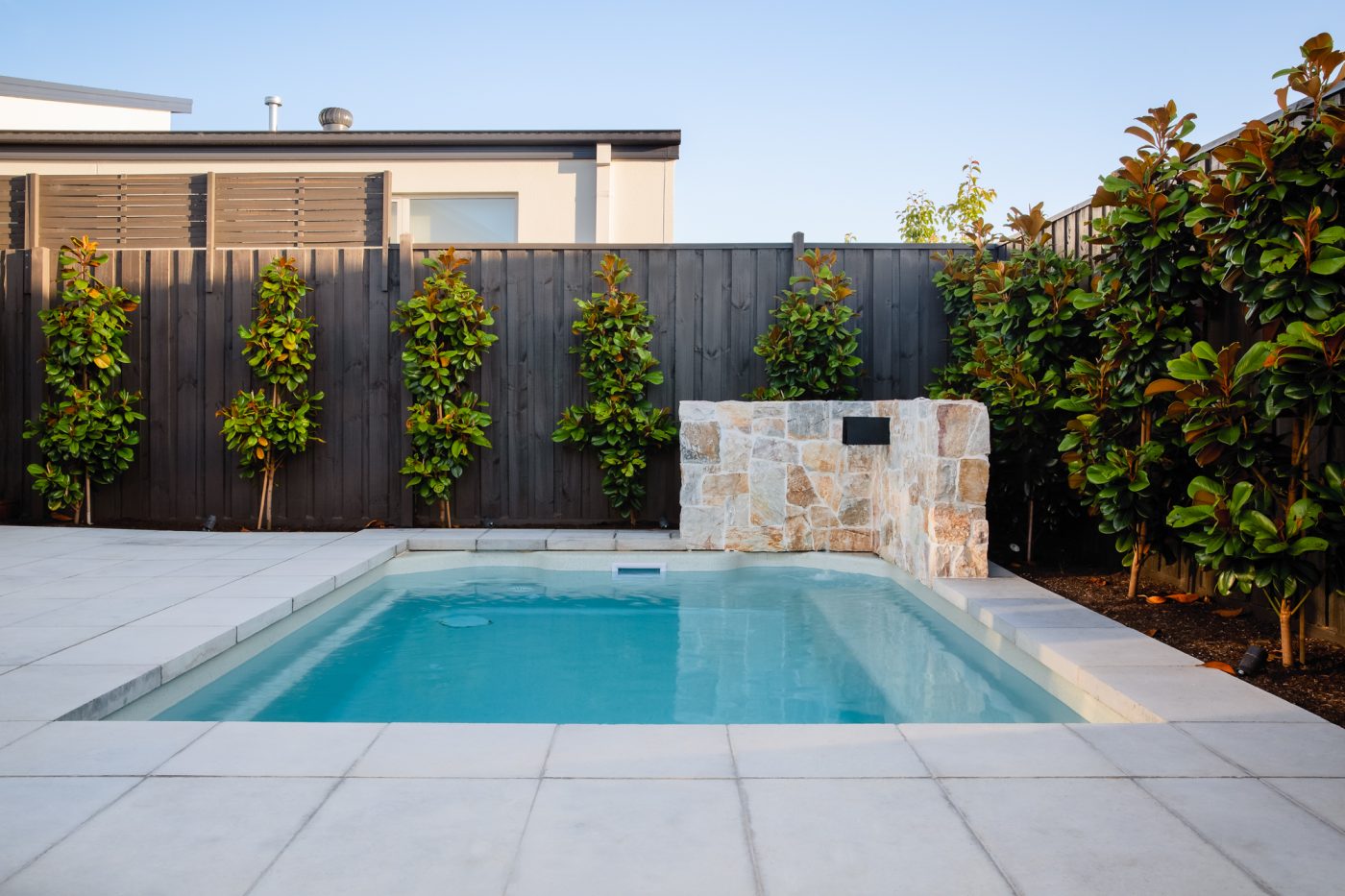 LONDON-GREY-SANDBLASTED-LIMESTONE_RMS-TRADERS_NATURAL-STONE-PAVERS-POOL-COPING-SUPPLIER-MELBOURNE-53-scaled
