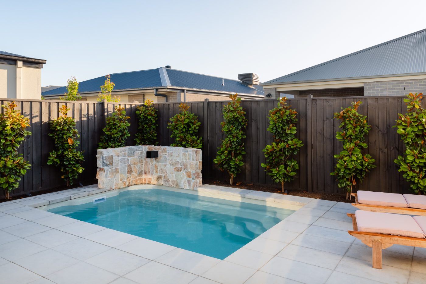 LONDON-GREY-SANDBLASTED-LIMESTONE_RMS-TRADERS_NATURAL-STONE-PAVERS-POOL-COPING-SUPPLIER-MELBOURNE-54-scaled