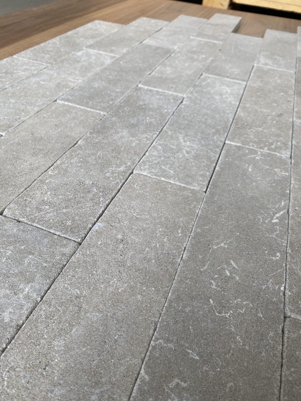 MADDISON-BRUSHED-TUMBLED-LIMESTONE-BATTONS_RMS-TRADERS_NATURAL-STONE-PAVER-SUPPLIER-MELBOURNE-17-1-scaled