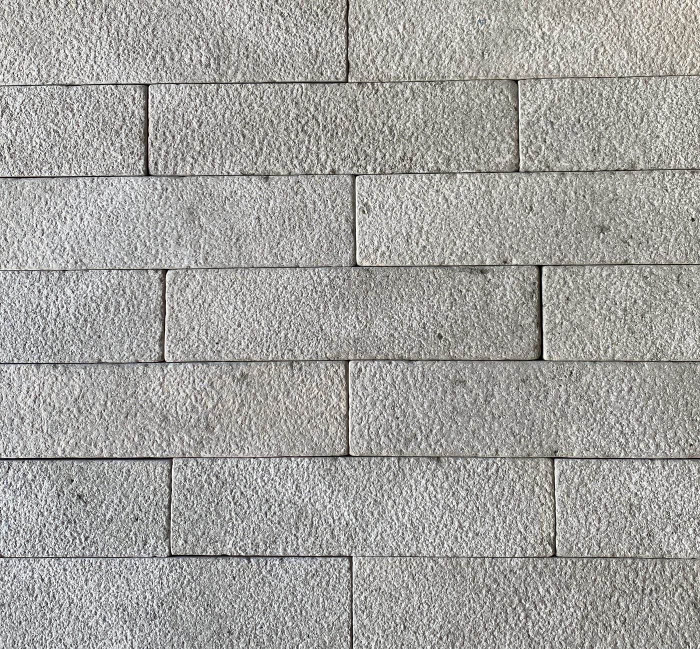 MADDISON-BUSH-HAMMERED-TUMBLED-LIMESTONE-BATON_RMS-TRADERS_NATURAL-STONE-PAVER-SUPPLIER-MELBOURNE-16-scaled