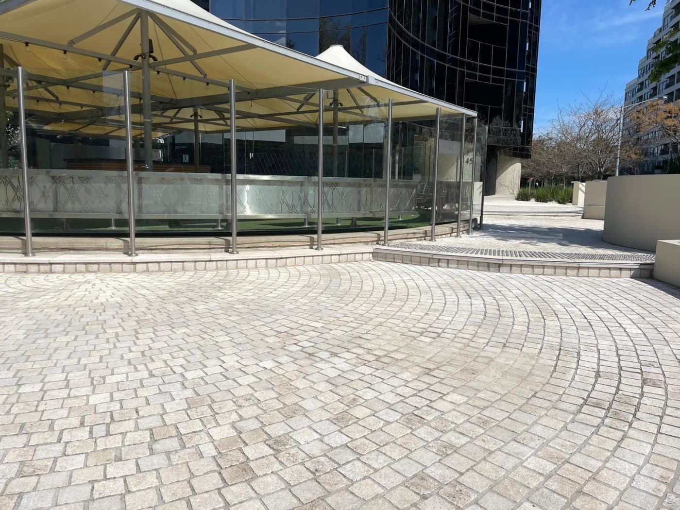 SUNSET-GRANITE-COBBLESTONES_RMS-TRADERS_NATURAL-STONE-DRIVEWAY-FOOTPATHS-EXTERNAL-SUPPLIER-MELBOURNE-5-scaled